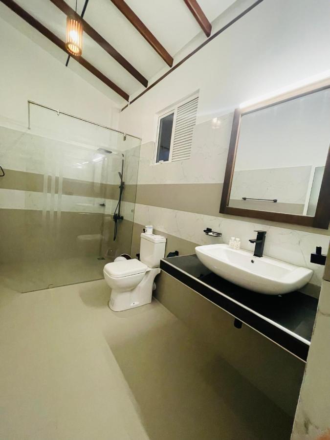 Dk Zur Einkenr Hotel Ahangama Ngoại thất bức ảnh