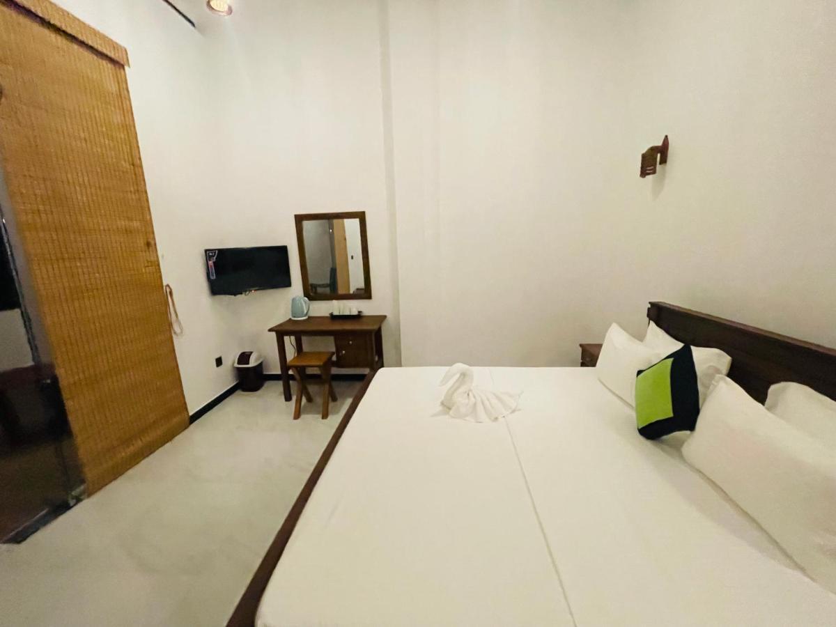 Dk Zur Einkenr Hotel Ahangama Ngoại thất bức ảnh