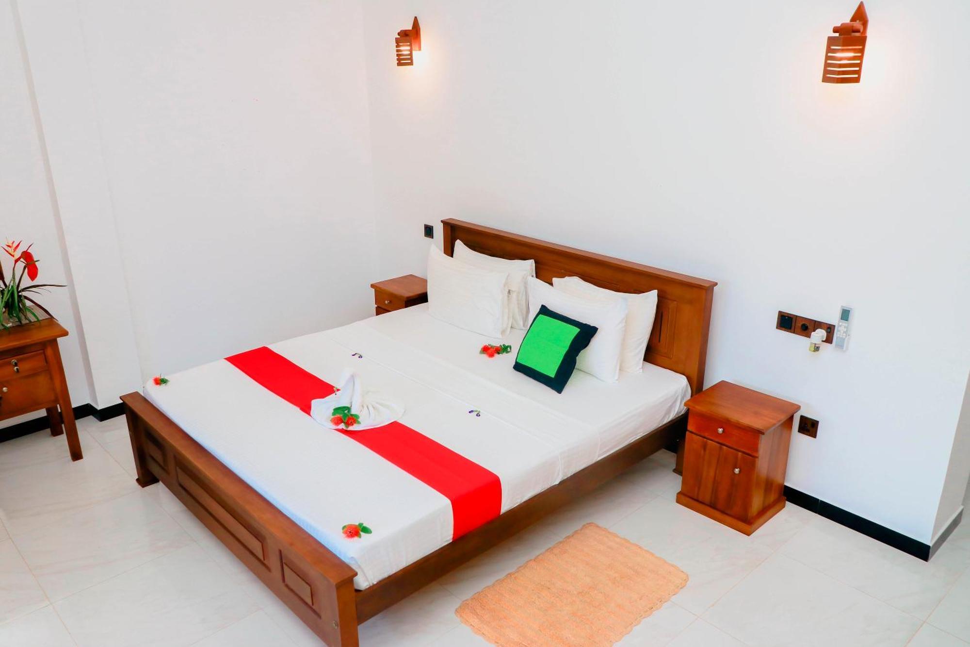 Dk Zur Einkenr Hotel Ahangama Ngoại thất bức ảnh