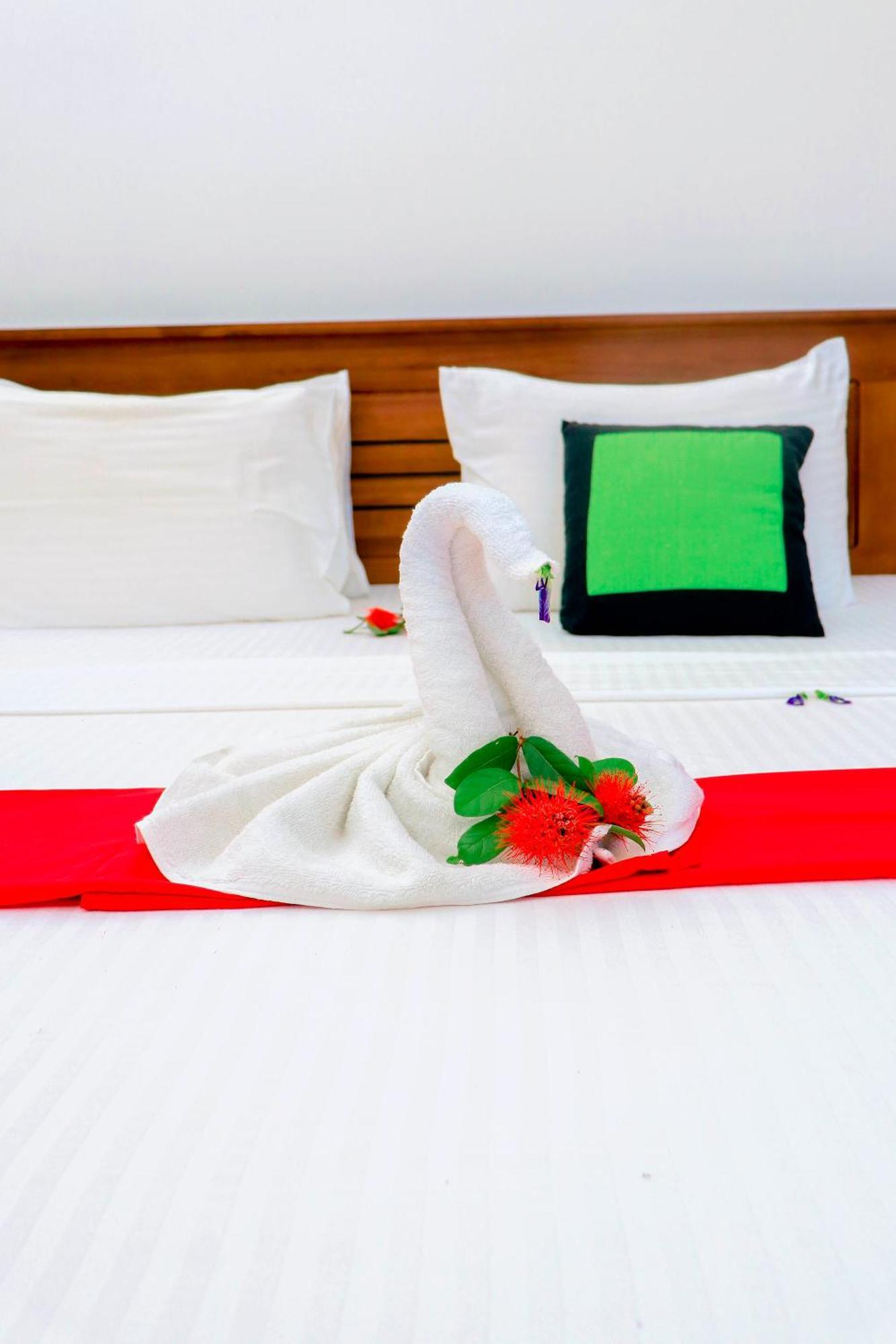 Dk Zur Einkenr Hotel Ahangama Ngoại thất bức ảnh