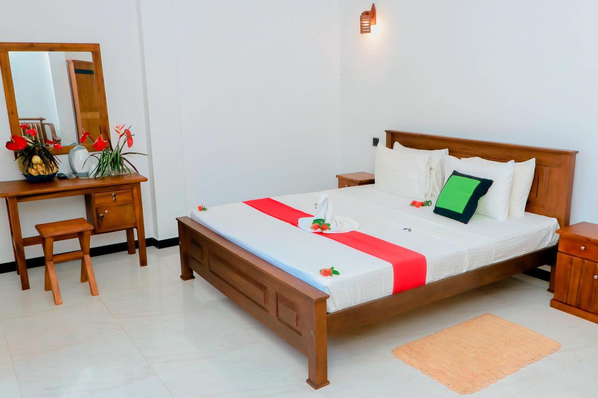 Dk Zur Einkenr Hotel Ahangama Ngoại thất bức ảnh