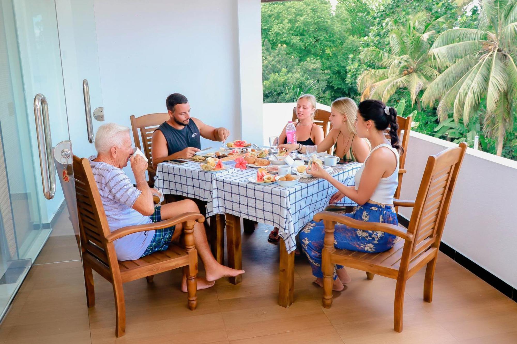 Dk Zur Einkenr Hotel Ahangama Ngoại thất bức ảnh