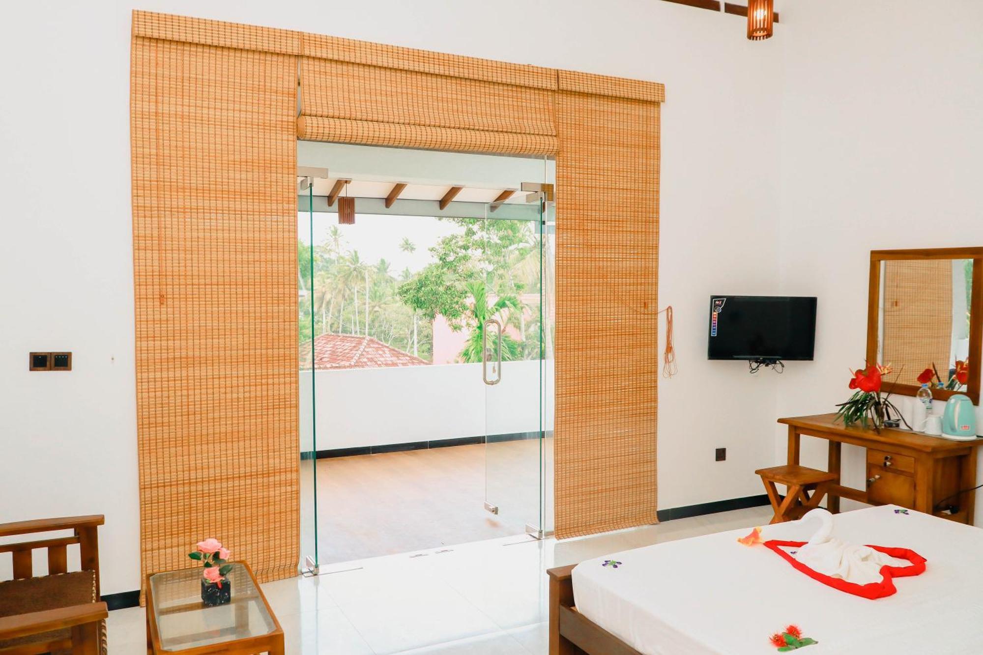 Dk Zur Einkenr Hotel Ahangama Ngoại thất bức ảnh