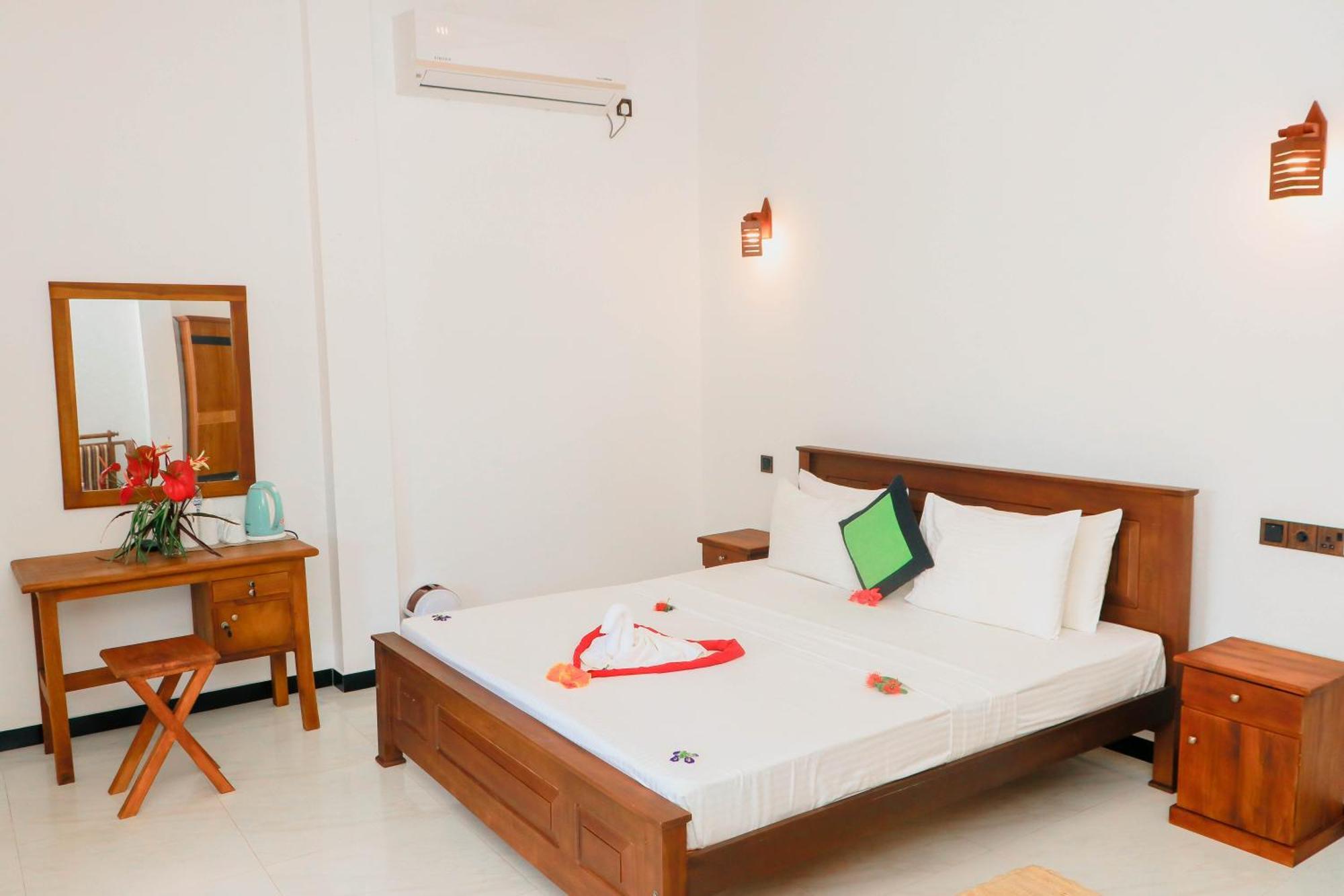 Dk Zur Einkenr Hotel Ahangama Ngoại thất bức ảnh