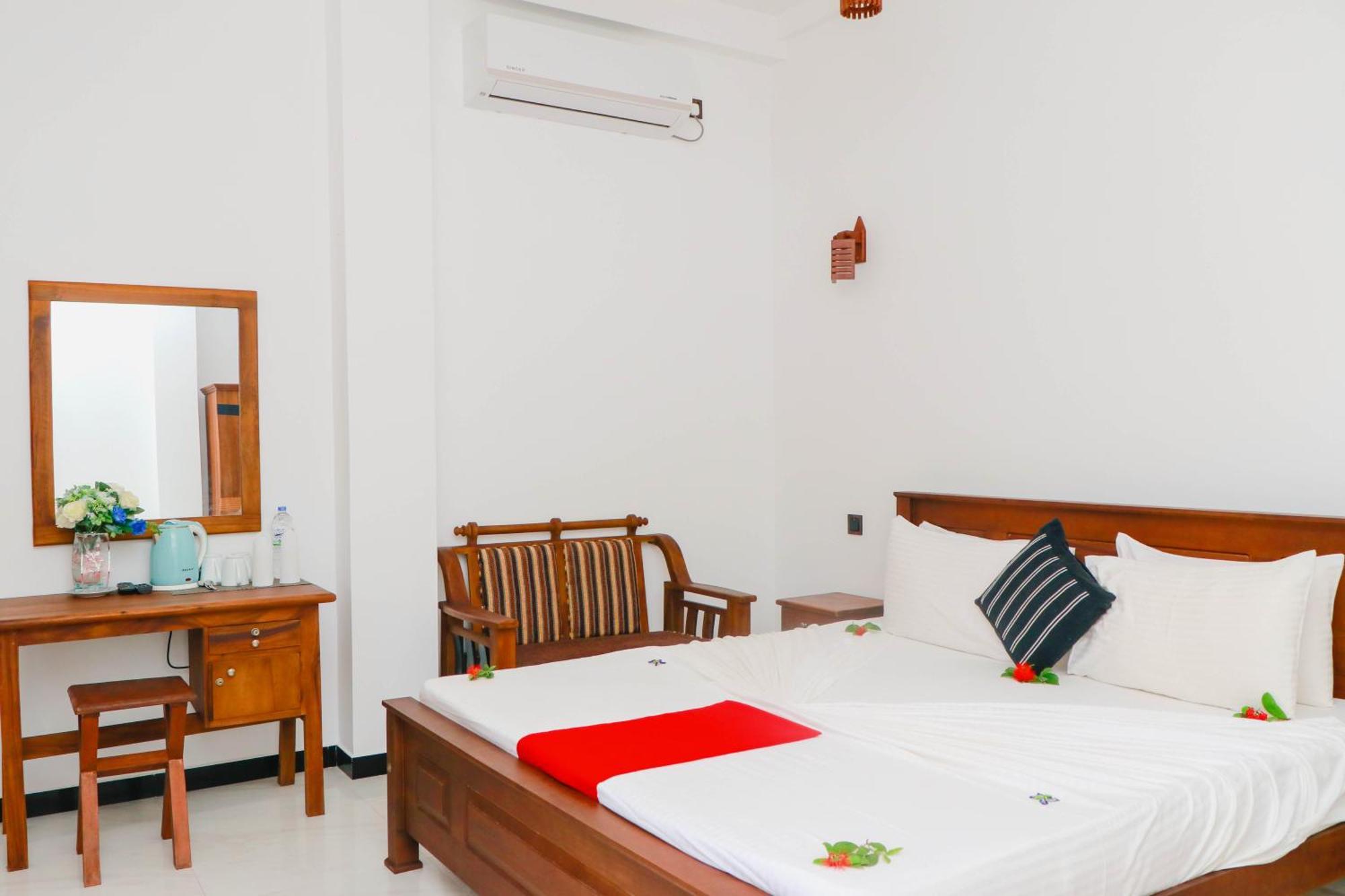Dk Zur Einkenr Hotel Ahangama Ngoại thất bức ảnh