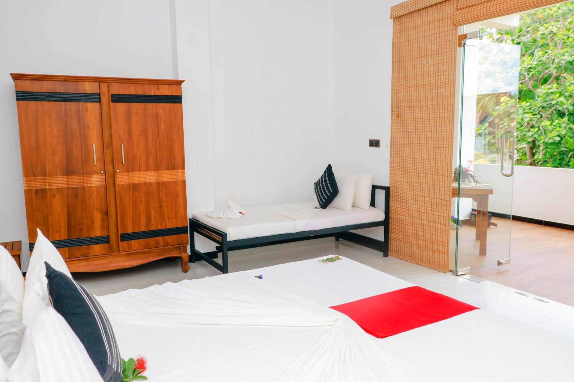 Dk Zur Einkenr Hotel Ahangama Ngoại thất bức ảnh