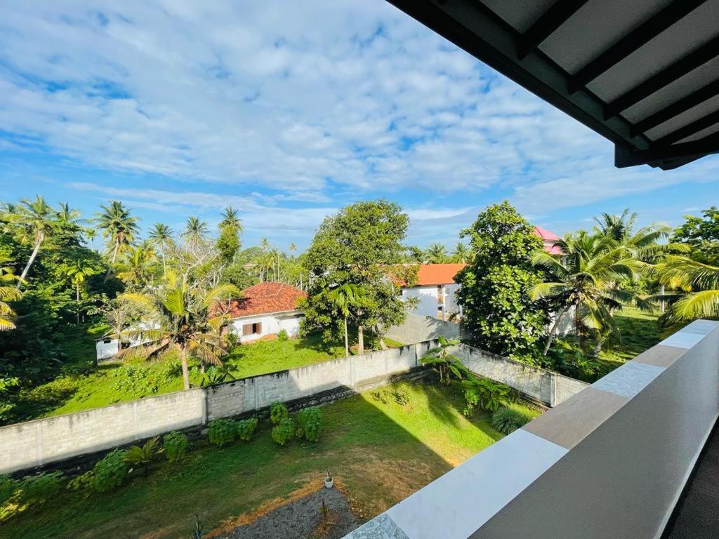 Dk Zur Einkenr Hotel Ahangama Ngoại thất bức ảnh